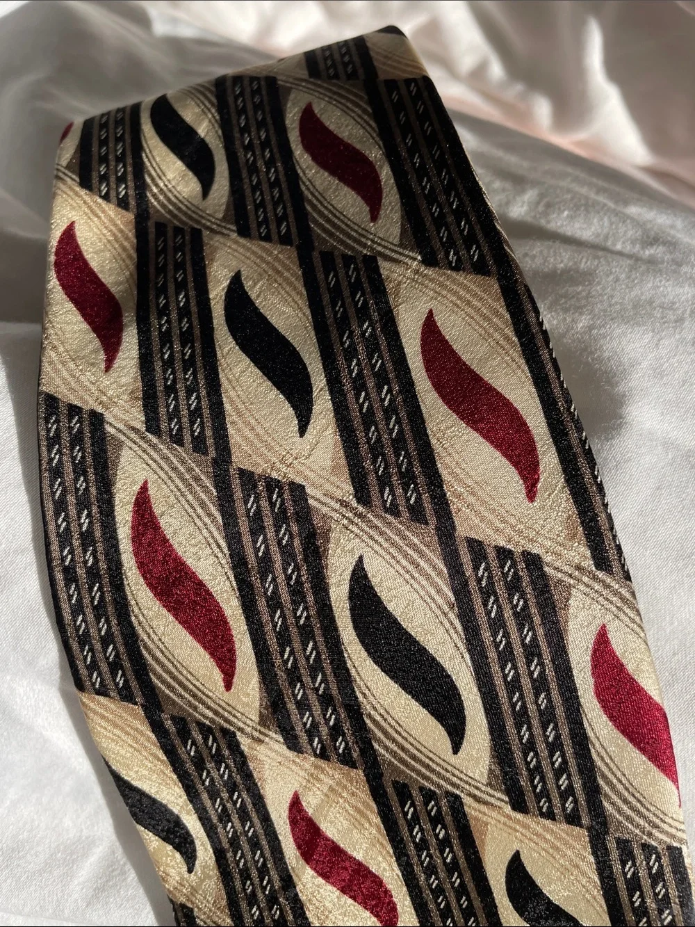 Conte Di Milano Men's Cream Patterned Tie with Red & Black Accents